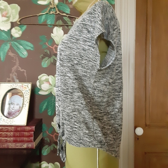 No Boundaries Top with Beaded Owl Size Medium - Picture 3 of 10